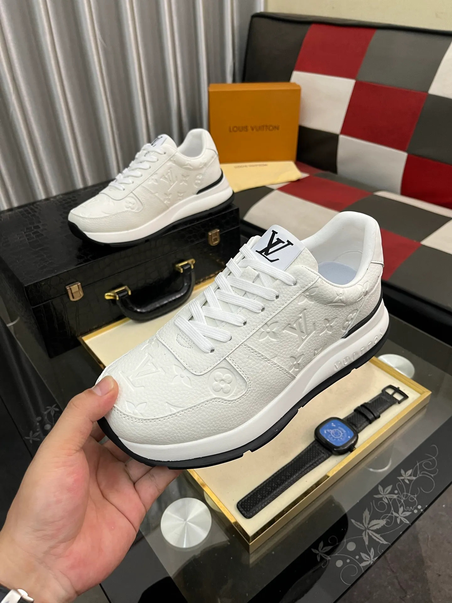 Men's men's shoes💰458⌚️⌚️ Loui* Vuitto* - Louis ** donkey's new color men's trainer sneakers, this LV Trainer sneaker is made of calfskin and breathable mesh, showing pure colors, the #54 logo on the back traces the brand's birth in 1854, the designer's handwritten brand logo embellishes one side, virgil Designed by abloh himself, it is a very commemorative sneaker. The new lv Louis Vuitton loui* vuitto* trainer sneaker low casual sports culture versatile basketball sneaker. Size: 38-443️⃣Colors available